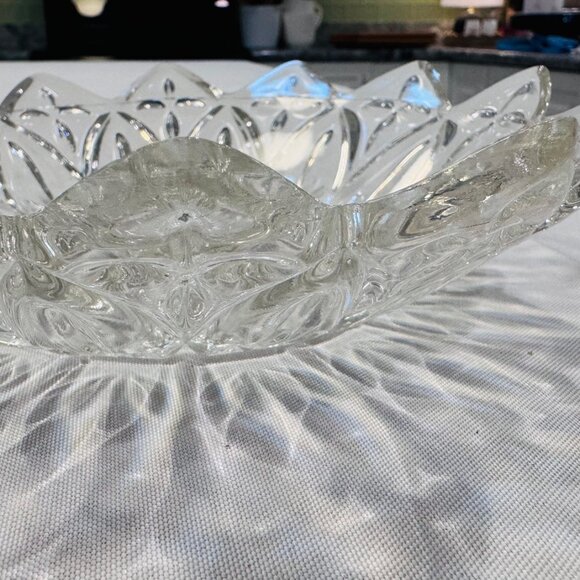 VIntage Federal Glass Petal Pattern Clear Glass 10" Fruit/Serving Bowl - Picture 7 of 8